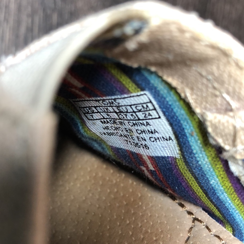 TOMS - Picture 10 of 10